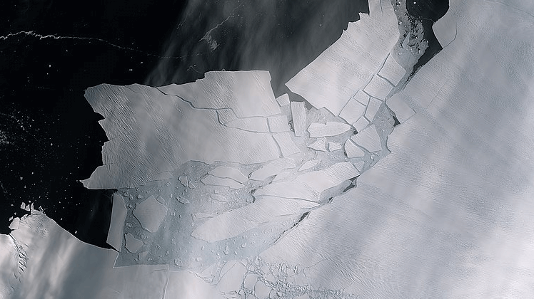 Photo of an iceberg in Antartica. Photo of an iceberg in Antartica.